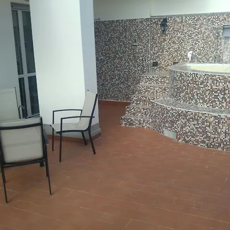- Doppia Con Bagno Privato In Stupendo Attico Con Vista Mozzafiato Couette-café