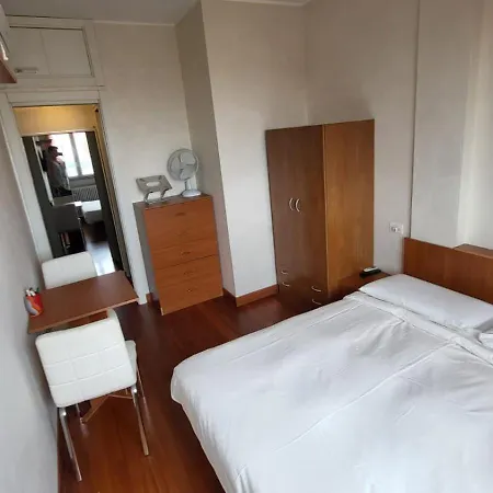 - Doppia Con Bagno Privato In Stupendo Attico Con Vista Mozzafiato 4* Milan