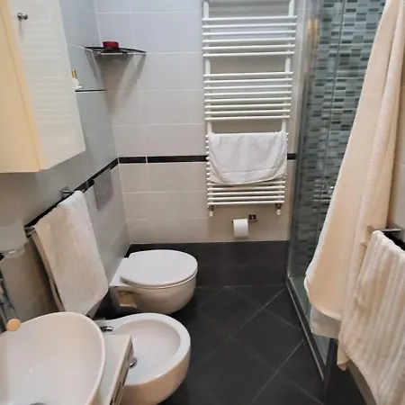 - Doppia Con Bagno Privato In Stupendo Attico Con Vista Mozzafiato Couette-café